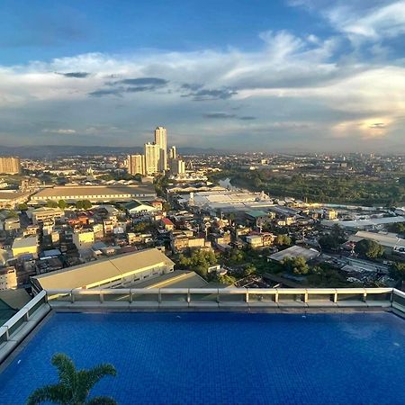 Classy 2Br Suite At Eastwood City With Pool And City Skyline View Manila Eksteriør bilde
