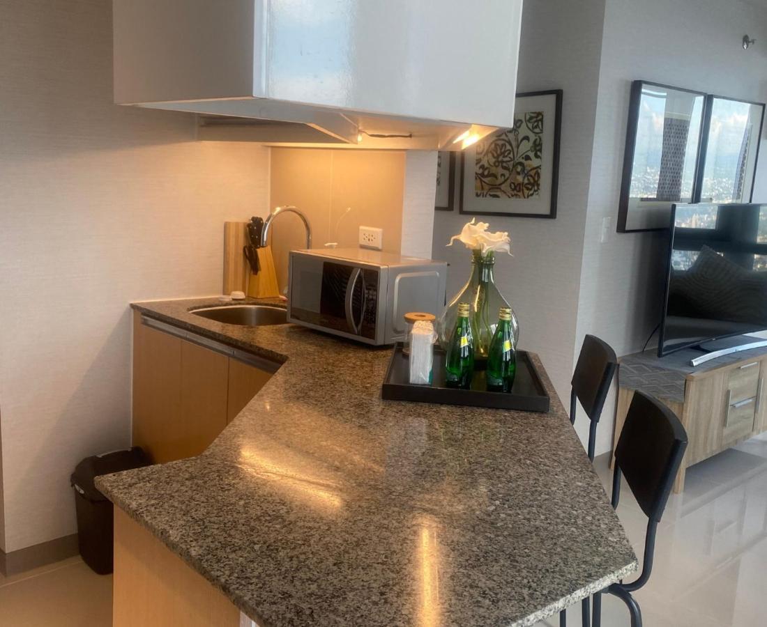Classy 2Br Suite At Eastwood City With Pool And City Skyline View Manila Eksteriør bilde