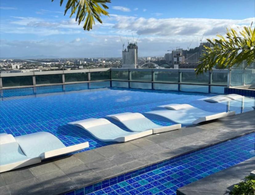 Classy 2Br Suite At Eastwood City With Pool And City Skyline View Manila Eksteriør bilde