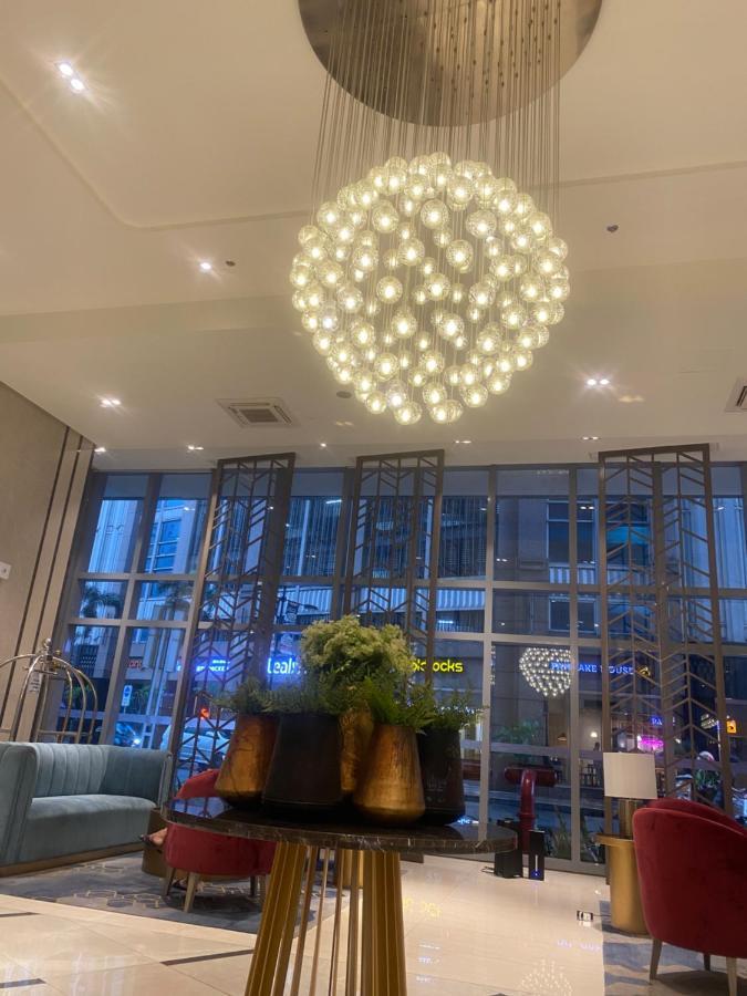 Classy 2Br Suite At Eastwood City With Pool And City Skyline View Manila Eksteriør bilde
