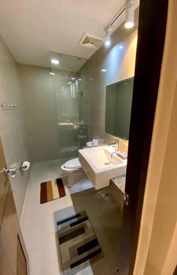 Classy 2Br Suite At Eastwood City With Pool And City Skyline View Manila Eksteriør bilde