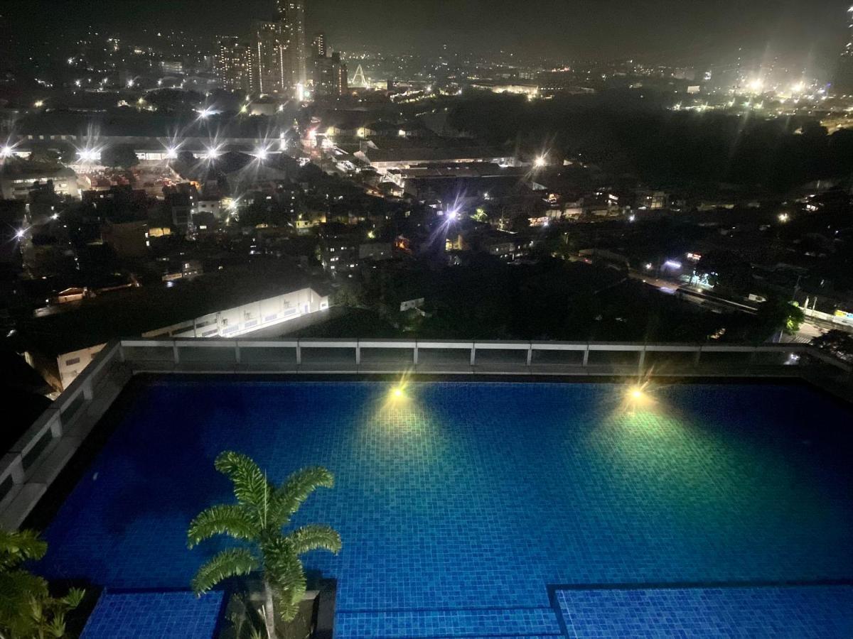 Classy 2Br Suite At Eastwood City With Pool And City Skyline View Manila Eksteriør bilde