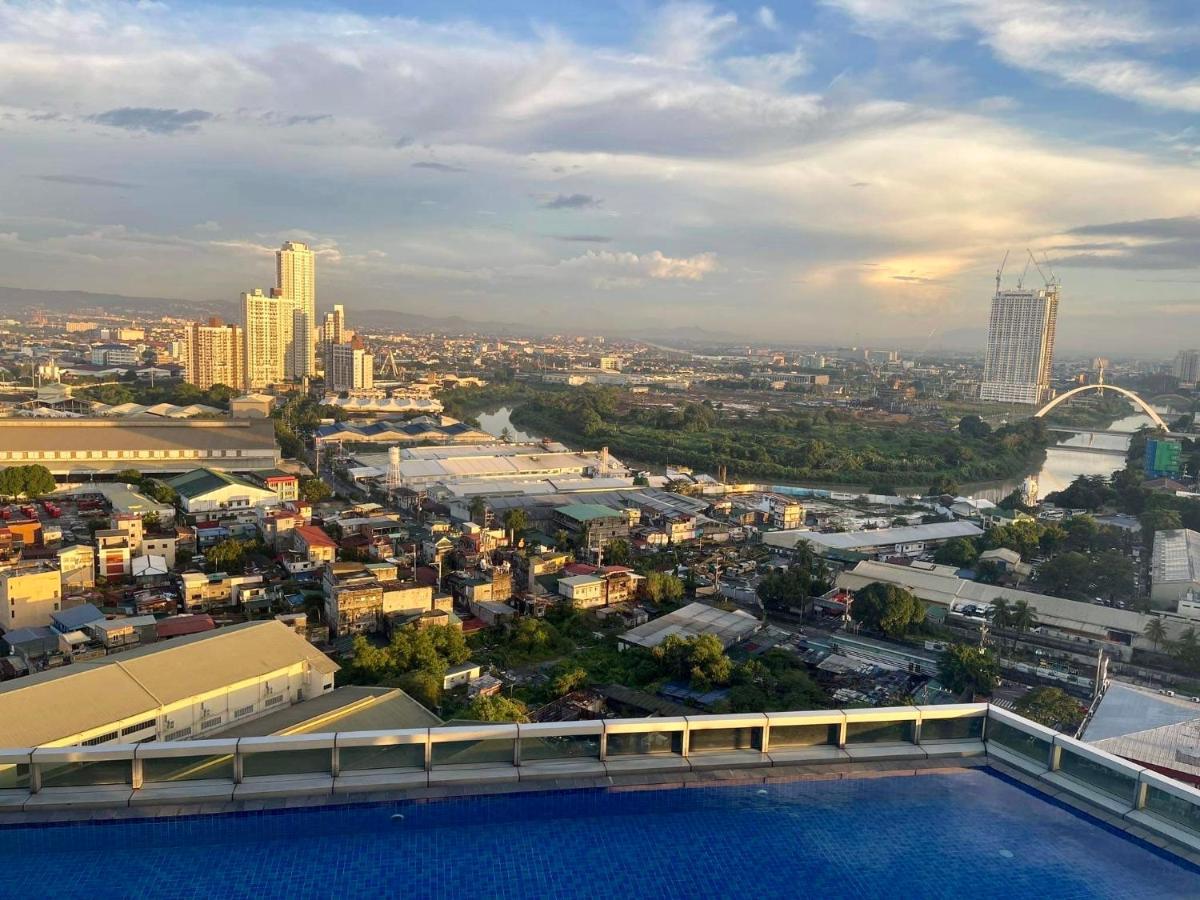 Classy 2Br Suite At Eastwood City With Pool And City Skyline View Manila Eksteriør bilde