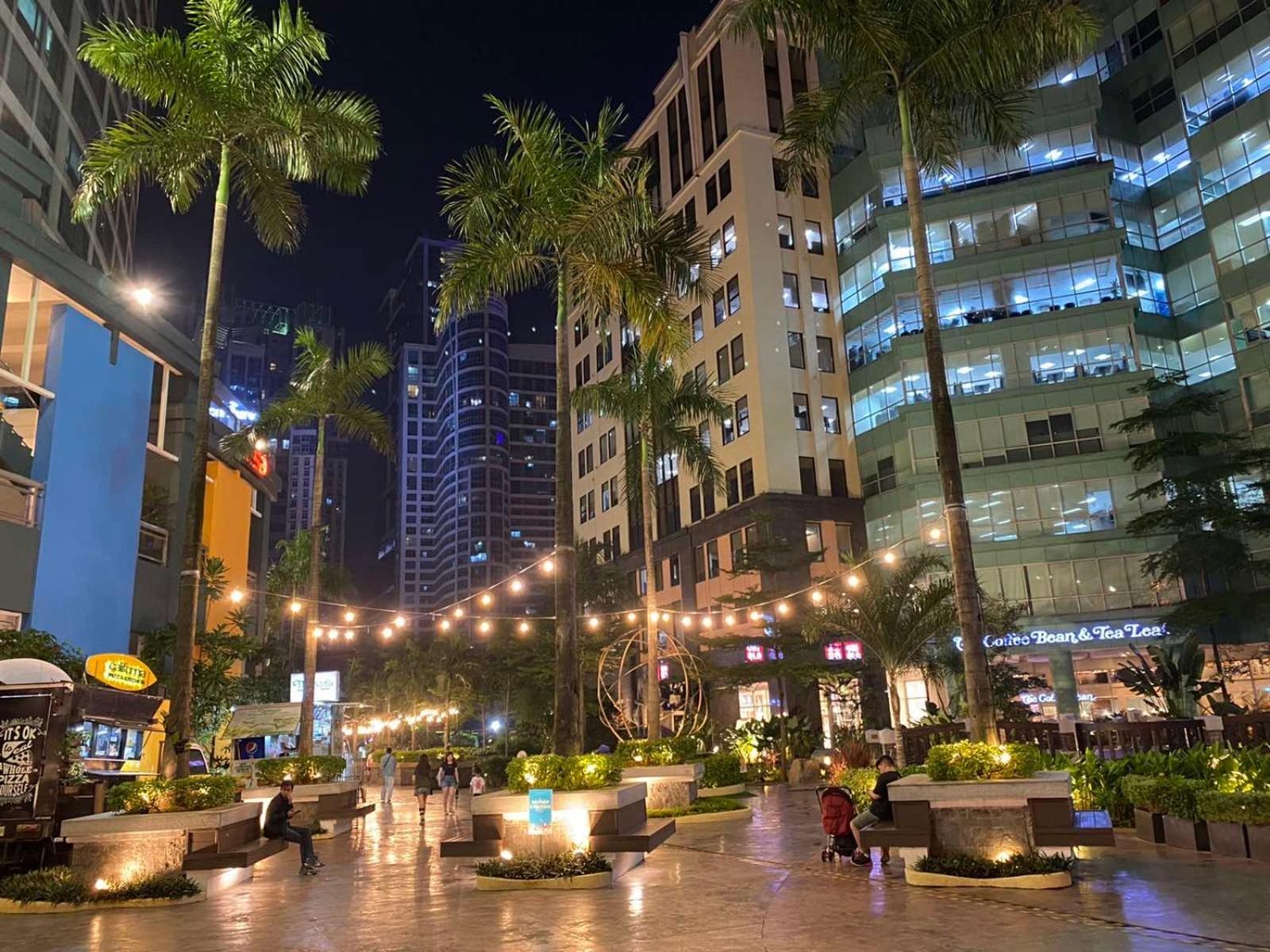 Classy 2Br Suite At Eastwood City With Pool And City Skyline View Manila Eksteriør bilde